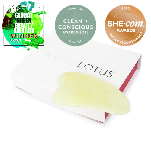 Jade Gua Sha - Natürlicher, chemiefreier Kristall in einer signierten, mit Seide ausgekleideten Box