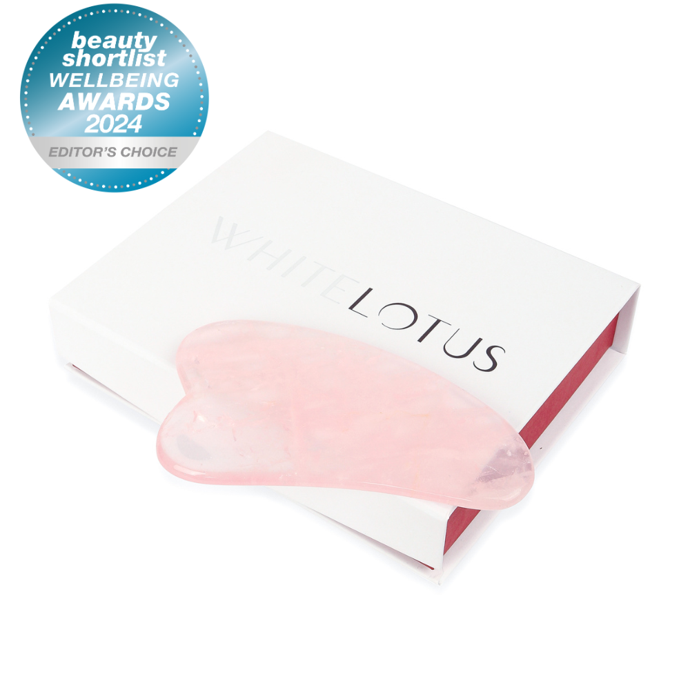 Herramienta Gua Sha de Cuarzo Rosa - Cristal Natural Libre de Químicos en una Caja Forrada de Seda de Firma EE. UU.