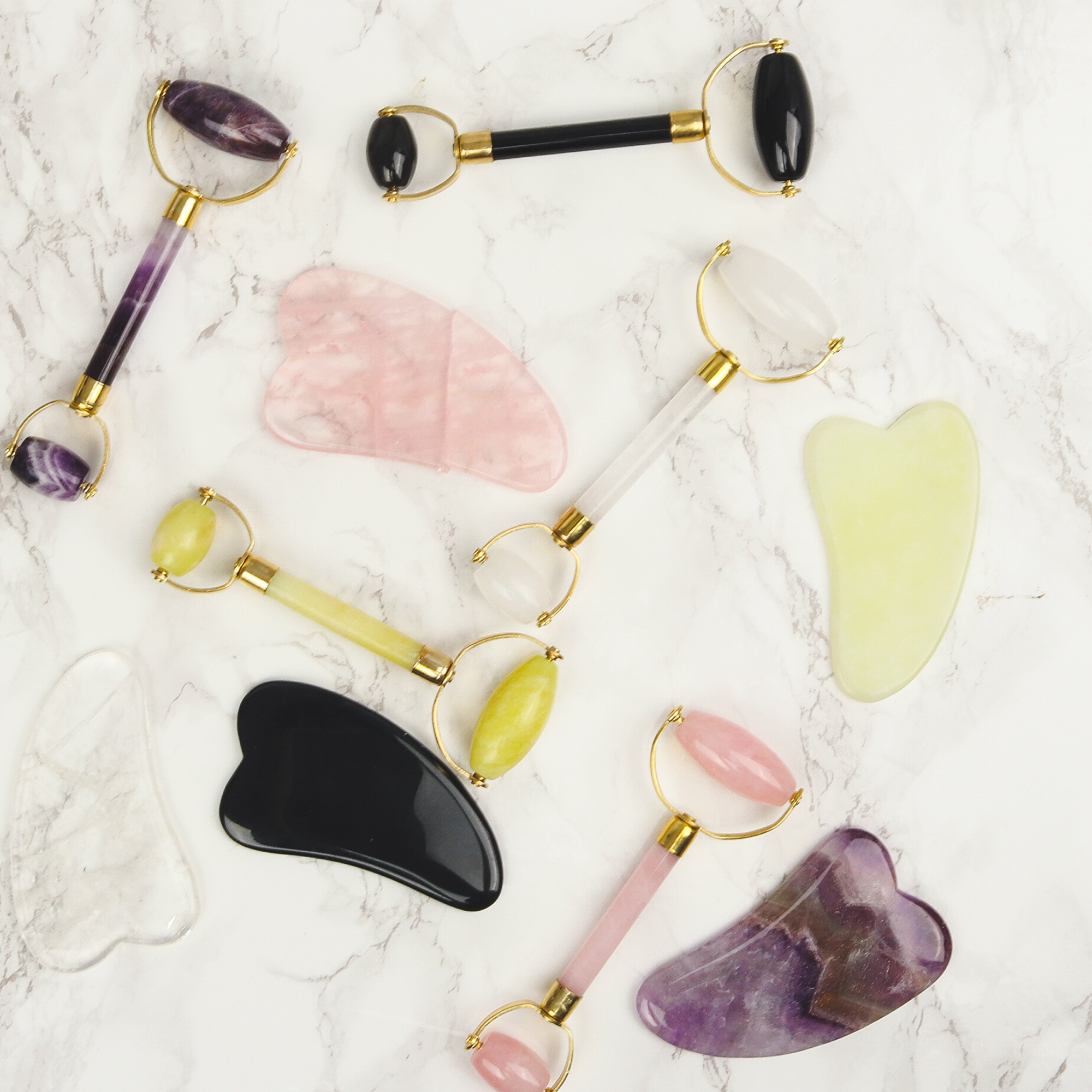 Gua Sha en Tourmaline - Cristal Naturel Sans Produits Chimiques dans une Boîte Doublée de Soie Signature
