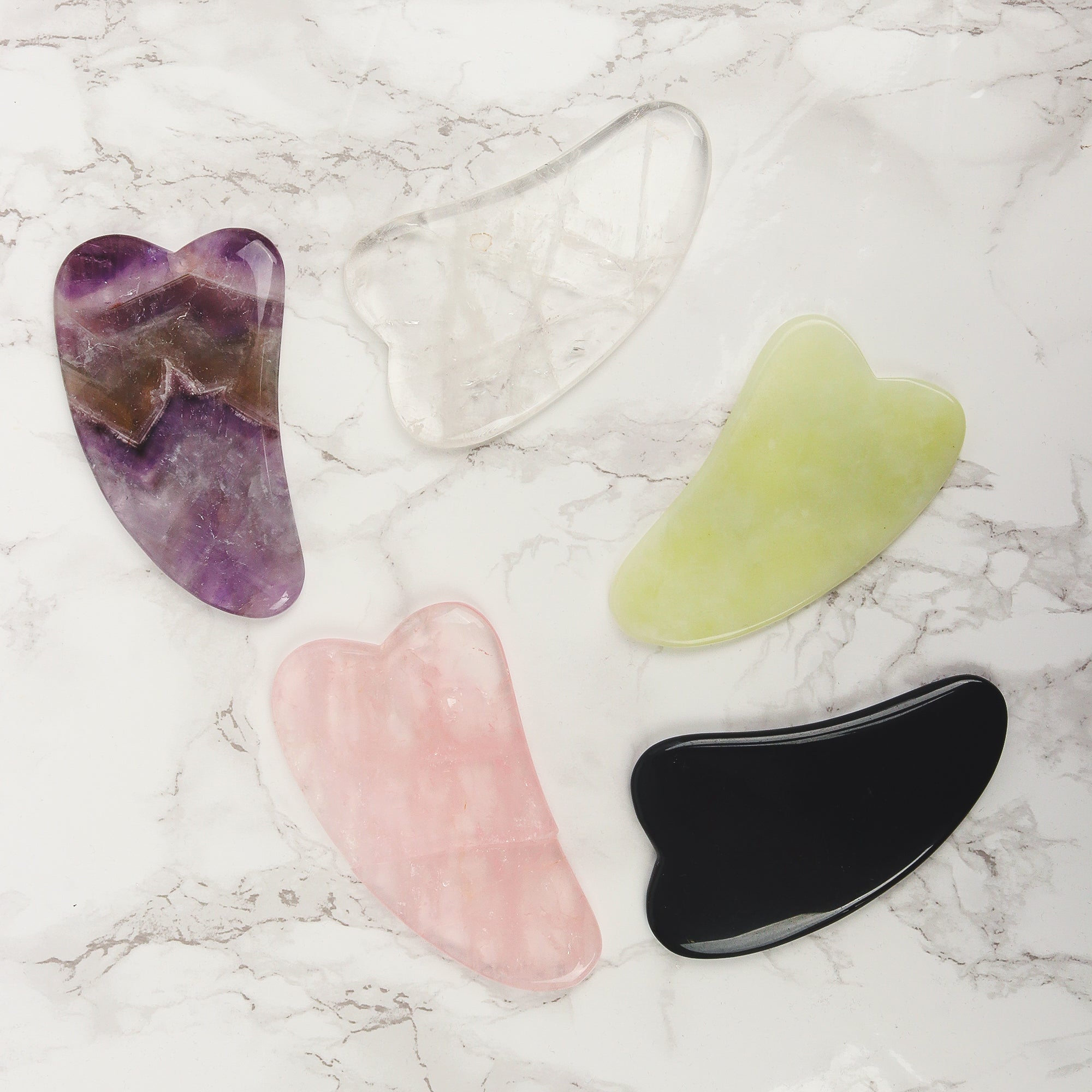 Jade Gua Sha - Natürlicher, chemiefreier Kristall in einer signierten, mit Seide ausgekleideten Box