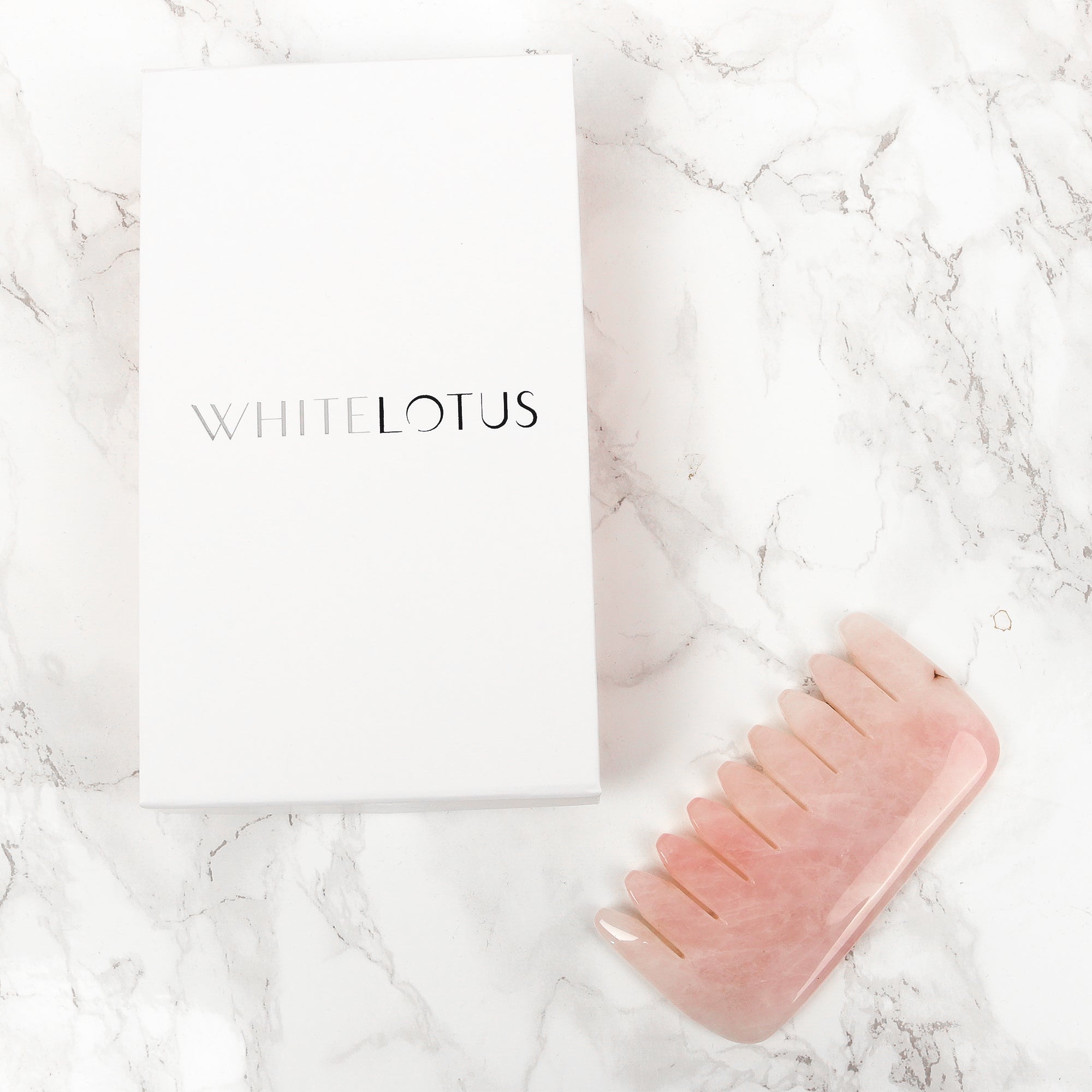 Peigne en Quartz Rose - Cristal Naturel Sans Produits Chimiques dans une Boîte Doublée de Soie Signature