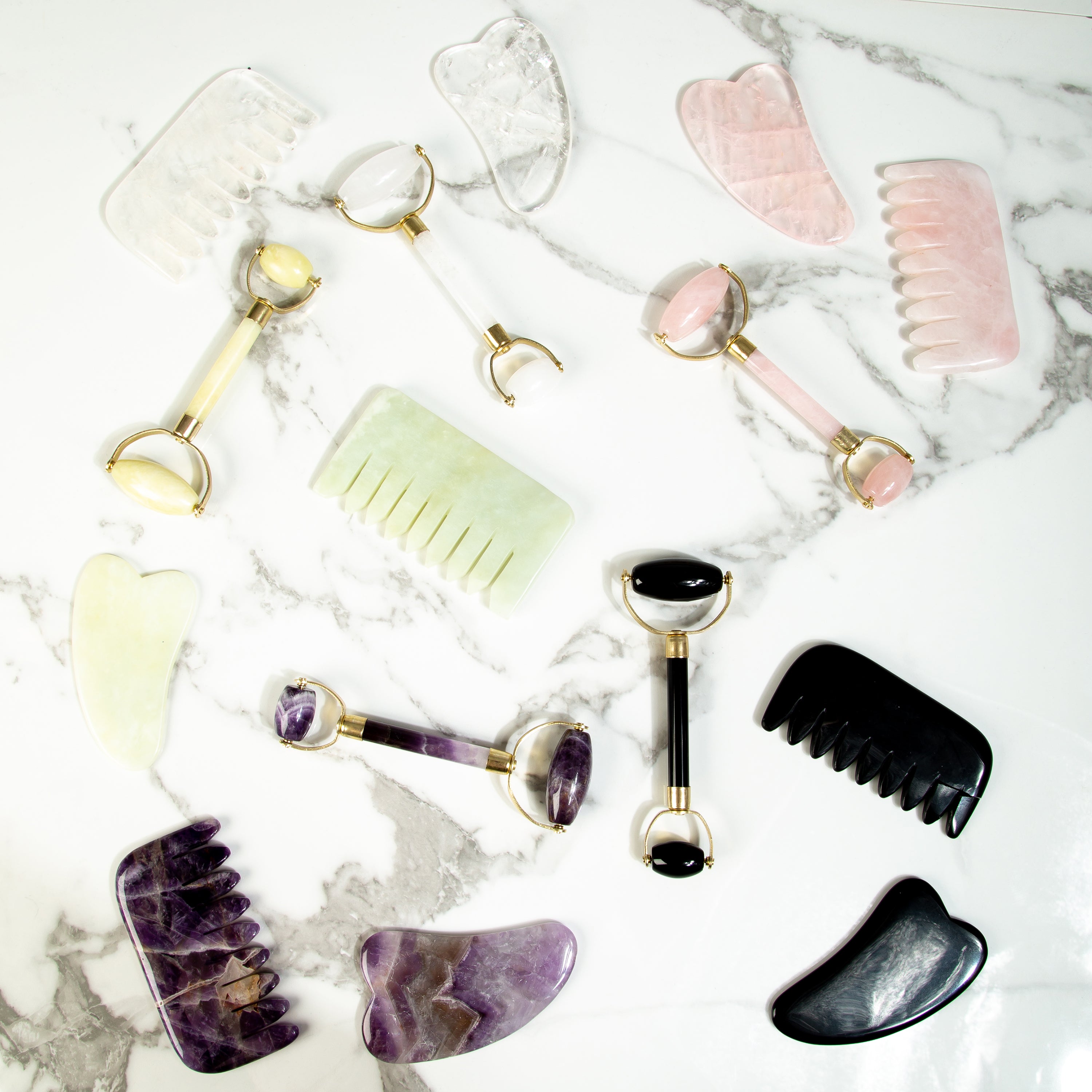 Gua Sha en cristal de quartz clair - cristal naturel sans produits chimiques dans une boîte doublée de soie signature